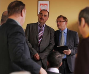 RANCZO 7 odc. 79.  Wójt-senator Paweł Kozioł (Cezary Żak), Czerepach (Artur Barciś)