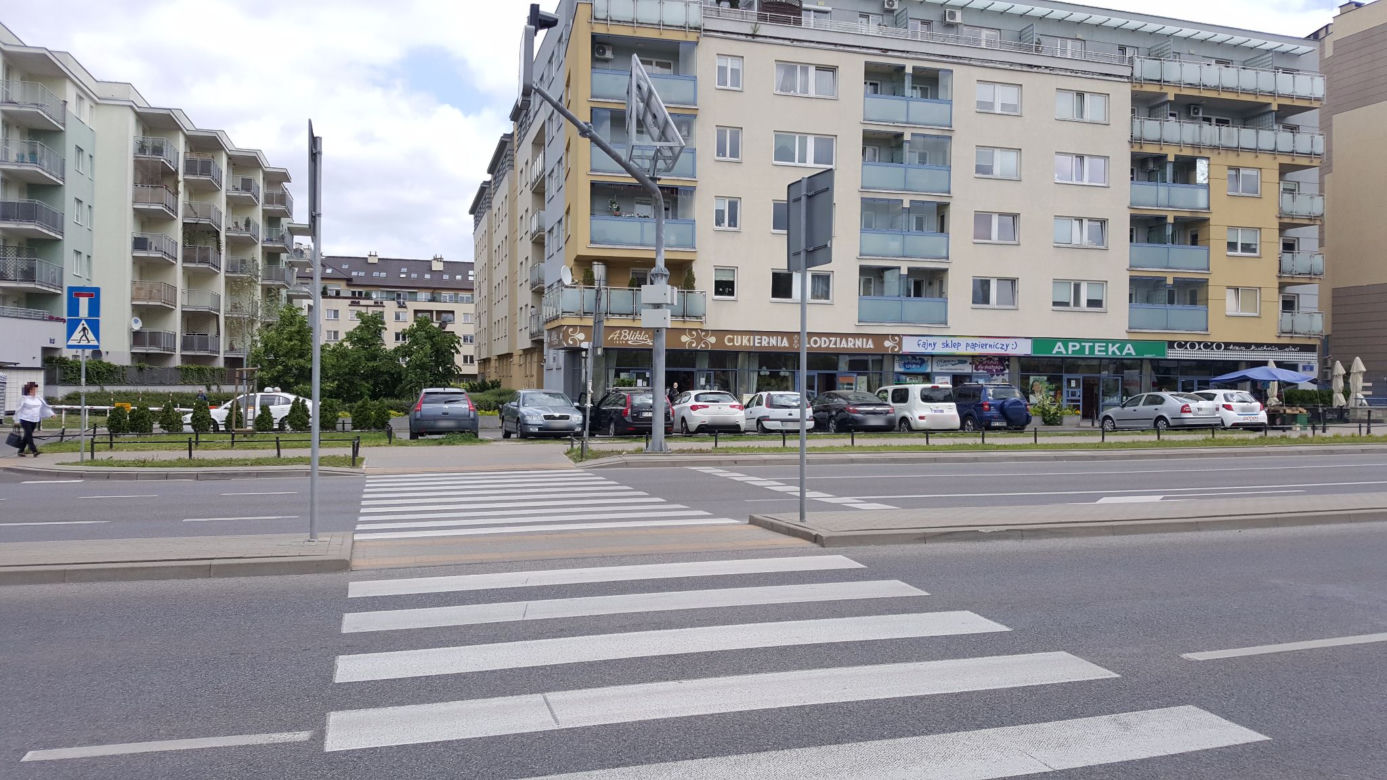 Przejście dla pieszych w alei KEN przy ul. Telekiego. Czarny punkt na mapie Warszawy