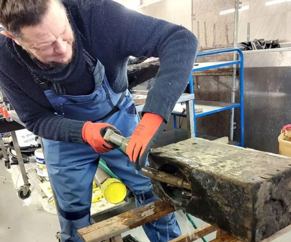 Wrak wydobyty z polskiego morza skrywał niezwykły skarb. Co odkryto w kilkusetletniej skrzyni?