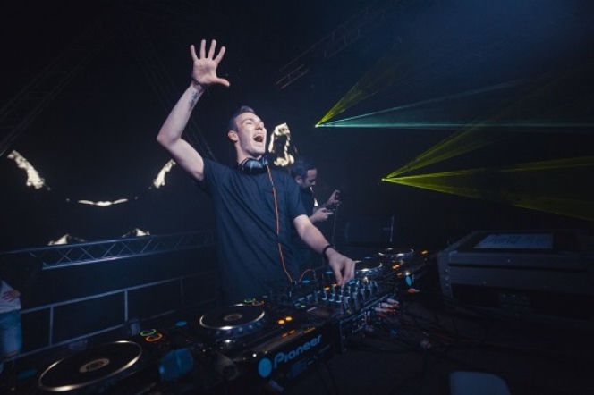Tom Swoon remiksuje Armina van Buurena! Sunny Days hitem jesieni 2017?