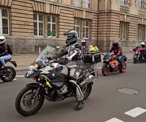 Moto Zające i Kurczaki niosą pomoc na Wielkanoc. Dziesiątki motocyklistów na ulicach Szczecina