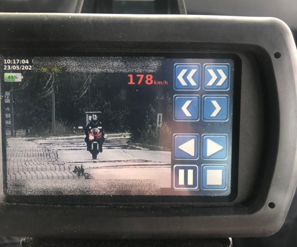 Młody pirat drogowy szalał motocyklem po Skrzyszowie. Na liczniku prawie 180 km/h
