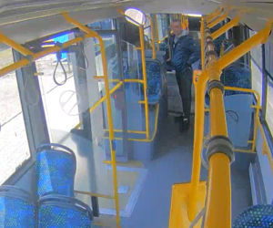 Tego mężczyzny szuka policja! Ukradł przesyłki kurierskie