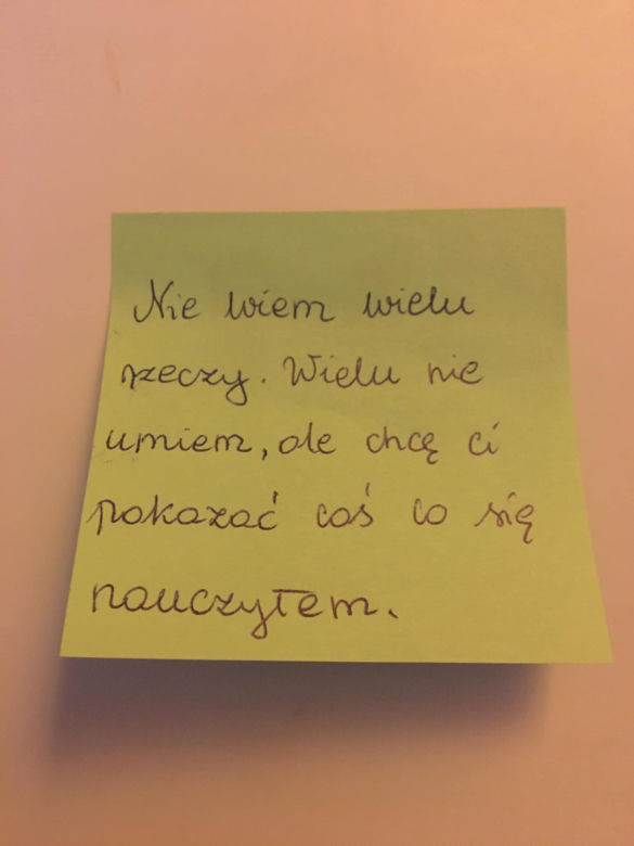 Te słowa dzieci mają uświadomić. Kolorowe karteczki stały się już symbolem 