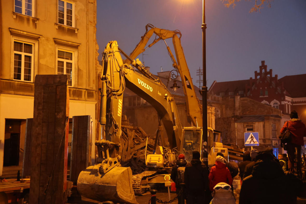 Trwa wyburzanie kamienicy przy ul. Bernardyńskiej w Lublinie