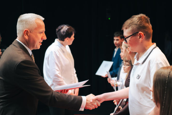 Najzdolniejsi uczniowie odebrali stypendia Prezydenta Miasta Siedlce