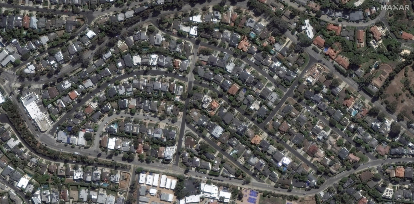 Wstrząsające zdjęcia z Los Angeles. Połacie spalonych domów