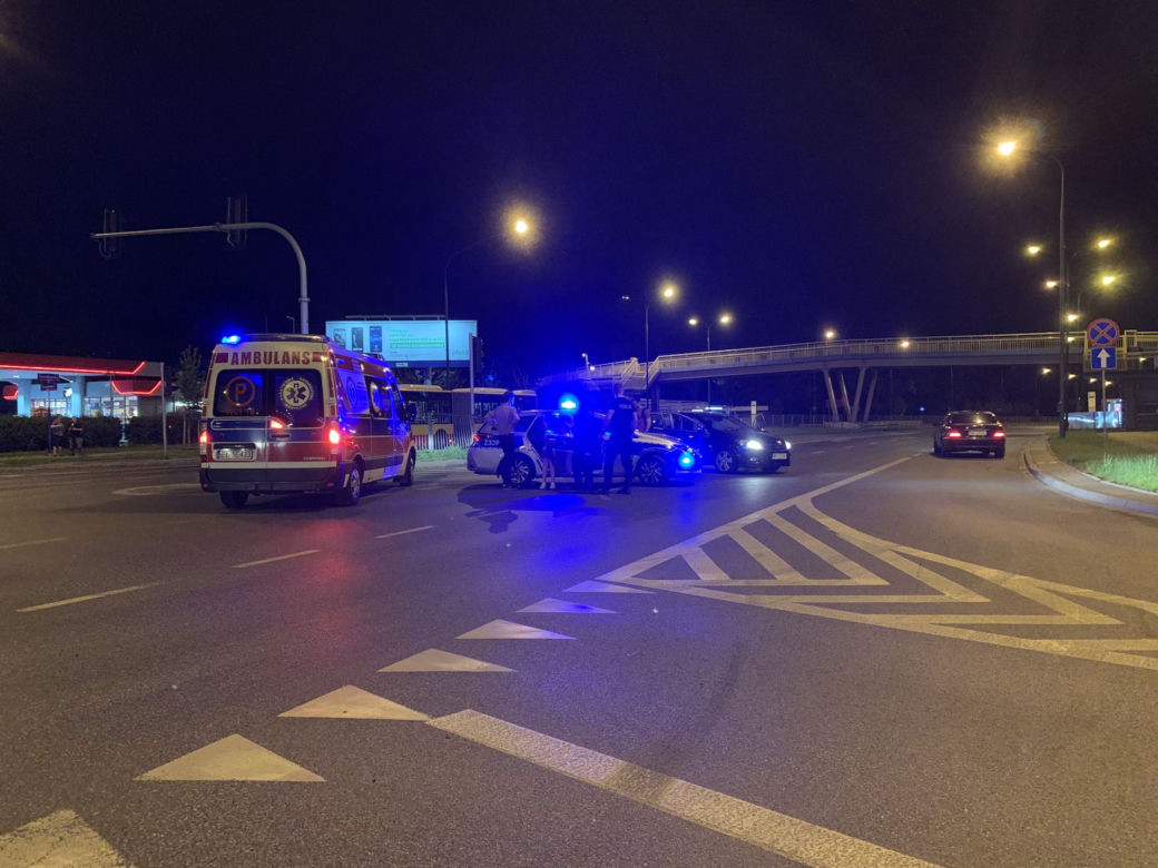 Wypadek drogowy, Warszawa, skrzyżowanie ul. Poligonowej z Ostrobramską