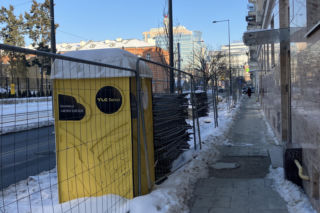 Tramwaj wzdłuż ul. Rakowieckiej w Warszawie w styczniu 2026