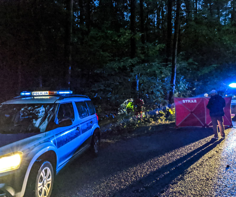 Czarna Białostocka. Tragiczny wypadek. Osobówka uderzyła w drzewo [FOTO]