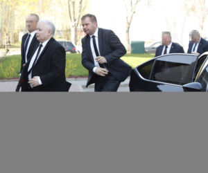 KIEROWCA KACZYŃSKIEGO ZARABIA WIĘCEJ OD PREZESA