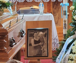 Pogrzeb ofiar wypadku pod Tarczynem. Anielka i Jaś spoczną z mamusią w jednym grobie