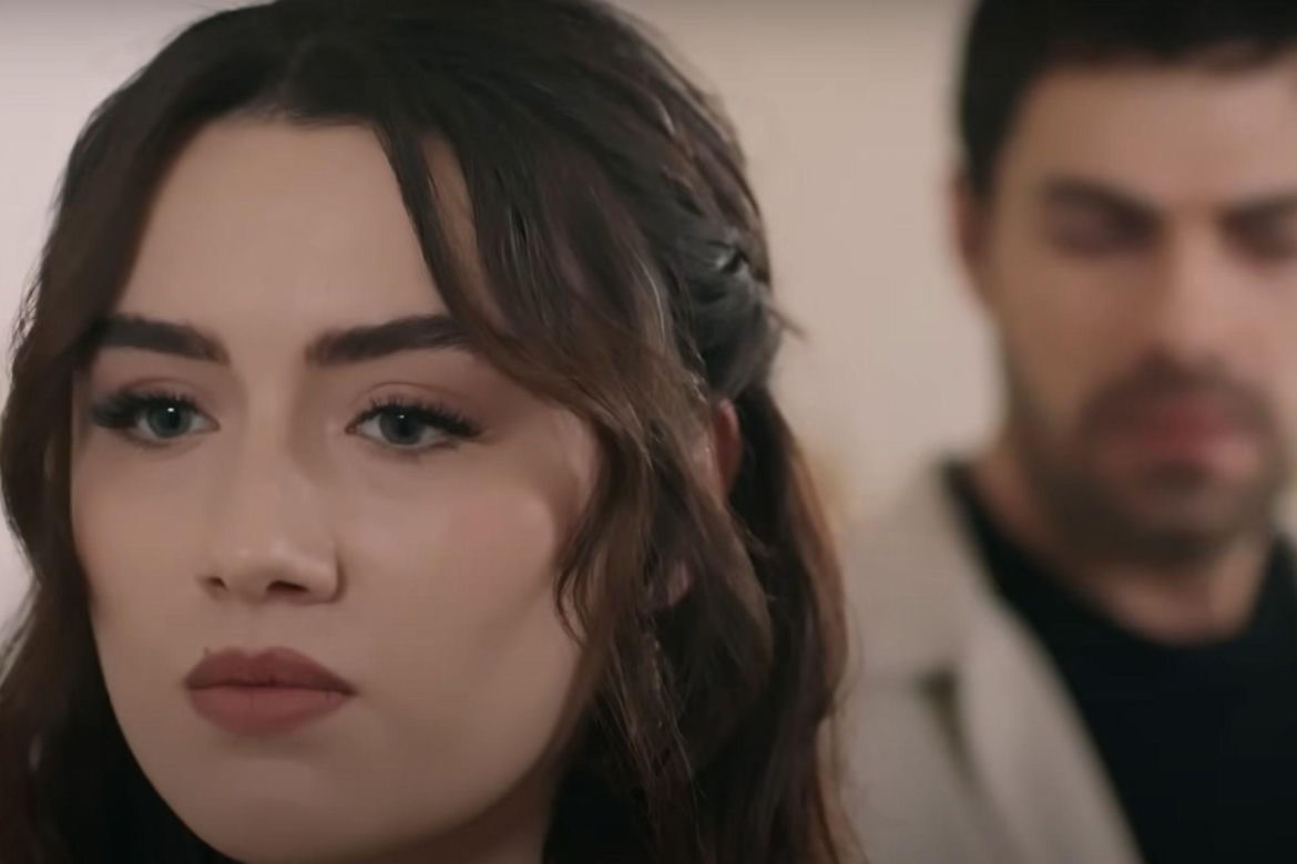Podczas rozmowy Zeynep zrani się w rękę 