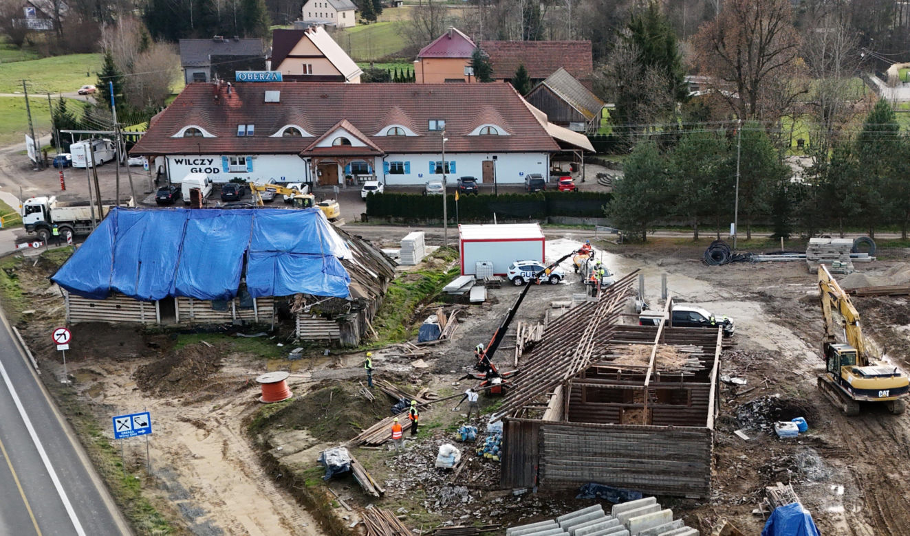 Rozbiórka zabytkowej chałupy w Krzyszkowicach