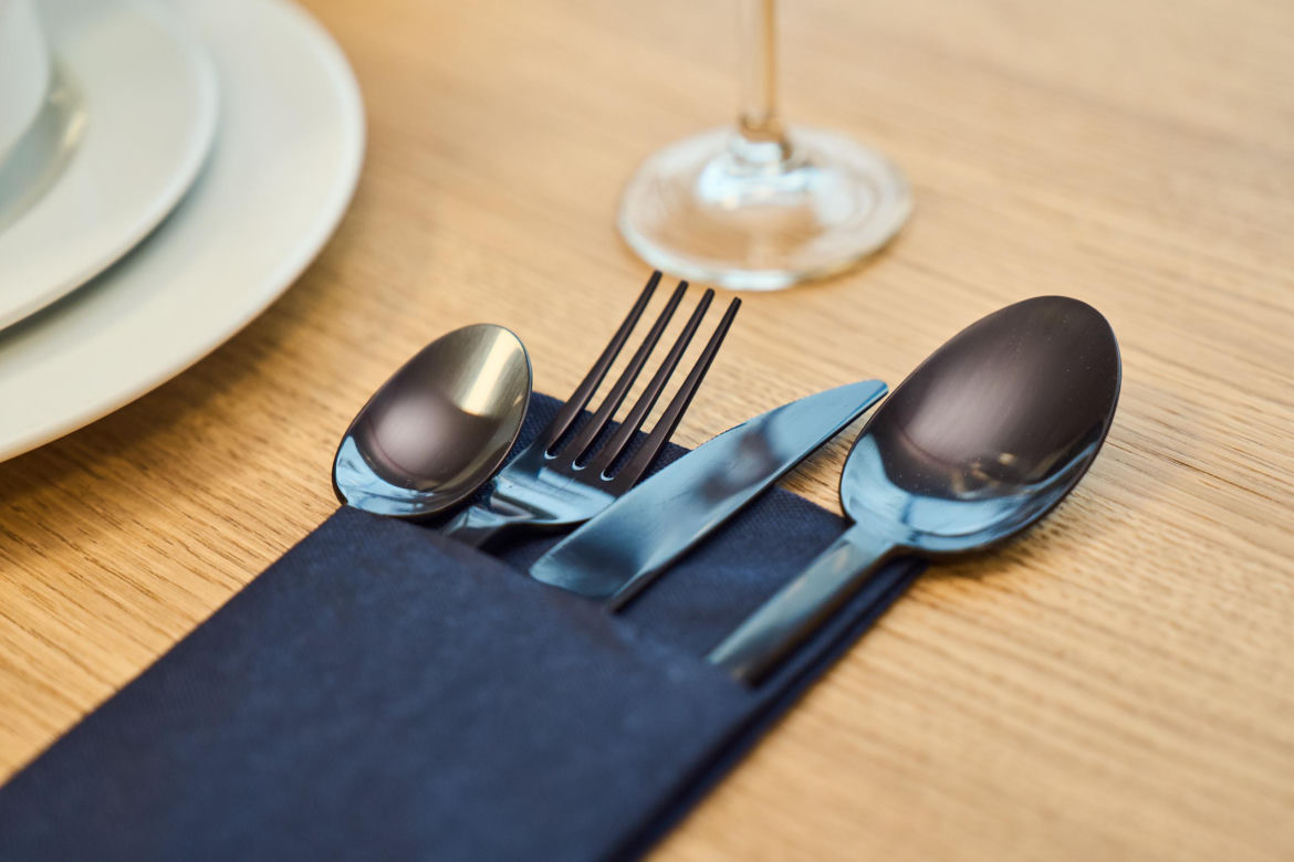 IKEA zaprasza do stołu i jedzenia nowościami i obniżonymi cenami