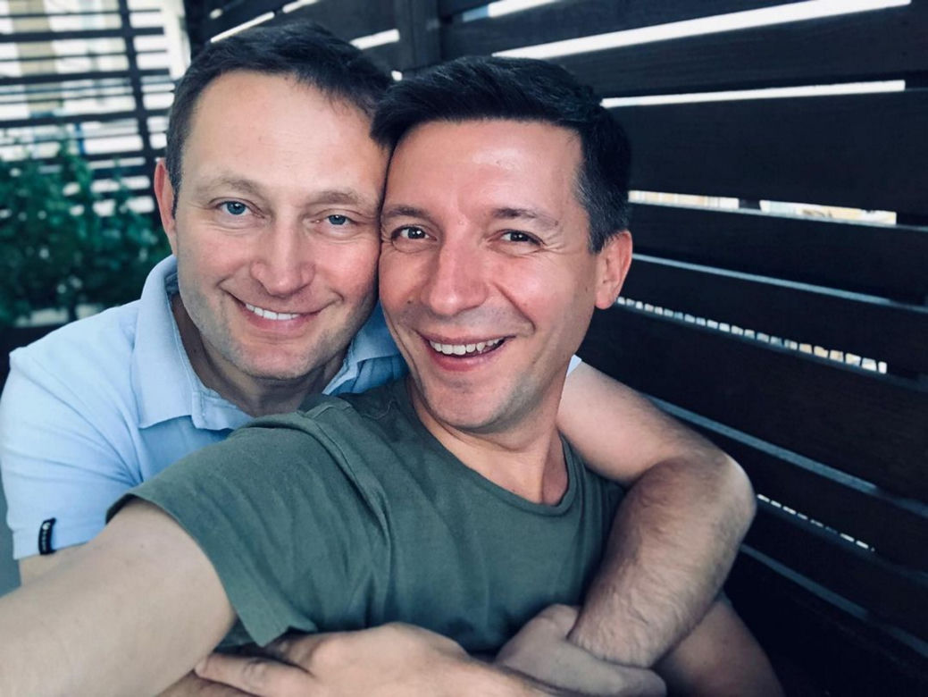 Paweł Rabiej z partnerem Michałem Cessanisem