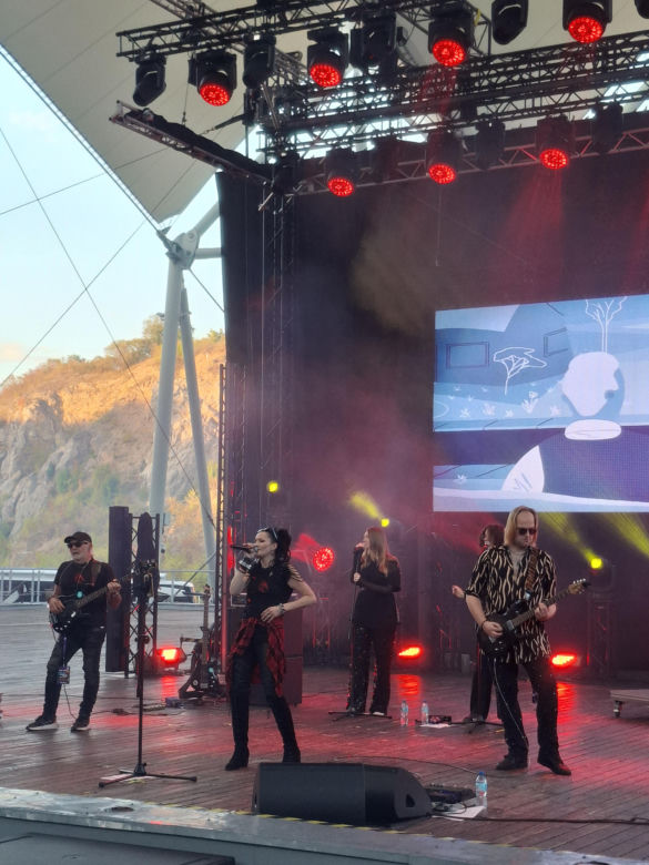 PGS Rock Festival na Kadzielni. Tłumy fanów śpiewały z LemON-em i Ewą Farną