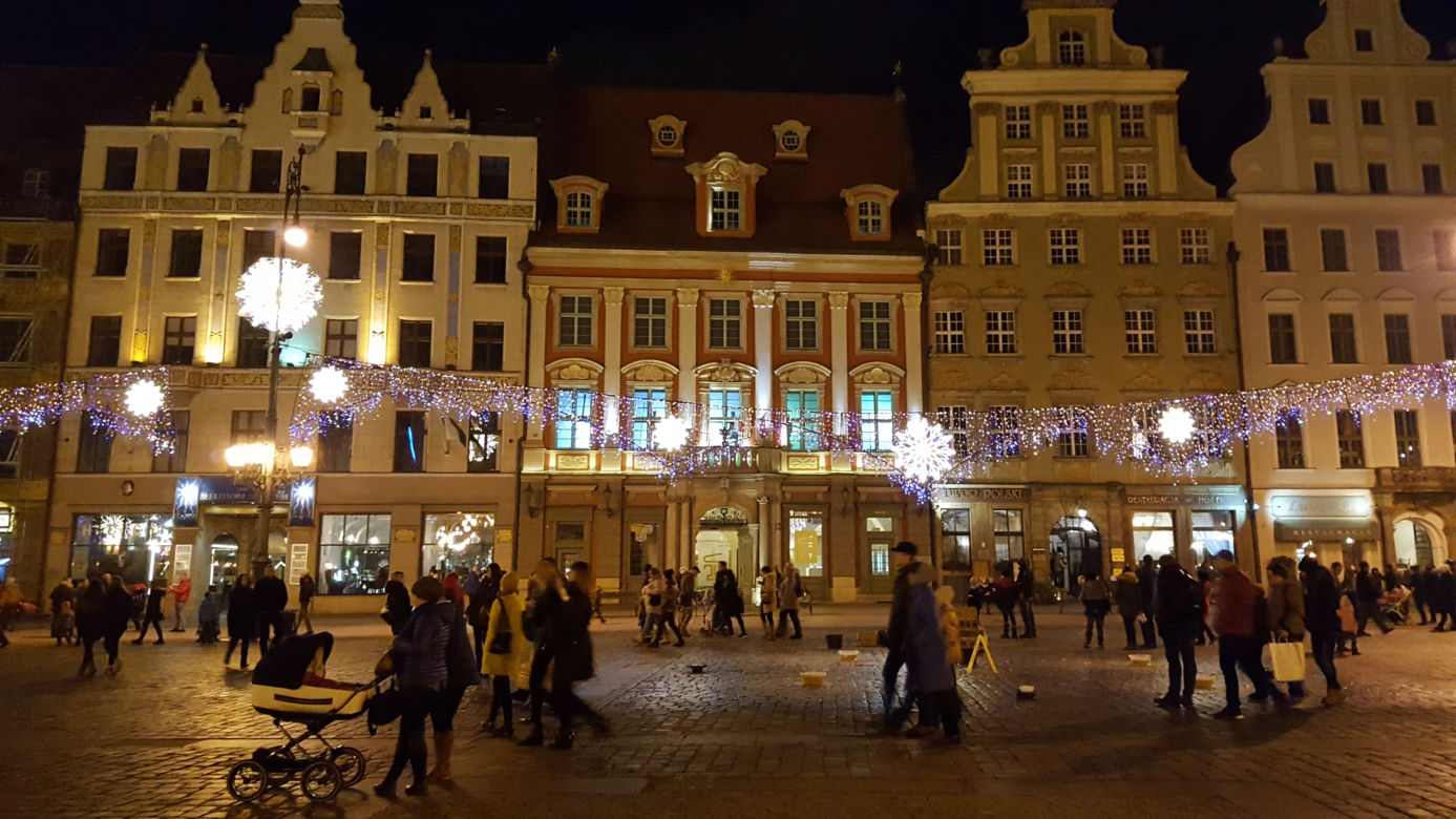 W centrum Wrocławia rozbłysły już świąteczne ozdoby