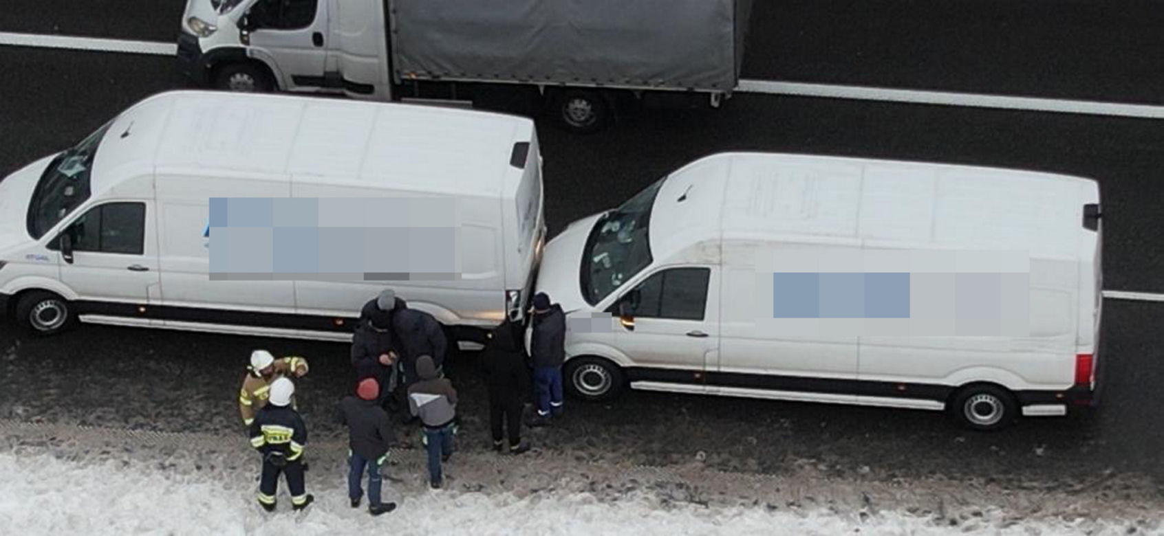 Groźny wypadek na A2. Rozbite cztery auta, sprawca uciekł z miejsca wypadku