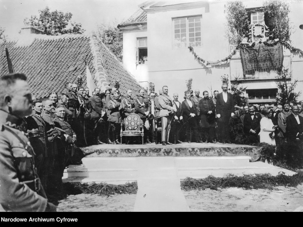 Marszałek Piłsudski w trakcie uroczystości na Rynku Kościuszki. 1921 rok