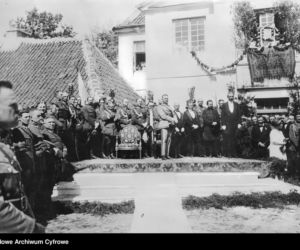 Marszałek Piłsudski w trakcie uroczystości na Rynku Kościuszki. 1921 rok