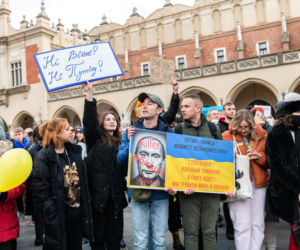 Protesty na Rynku Głównym w Krakowie