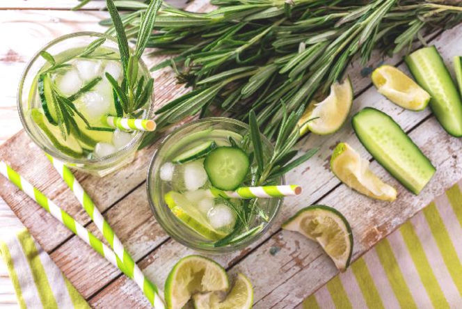 Lemoniada ogórkowa z rozmarynem i miodem gryczanym