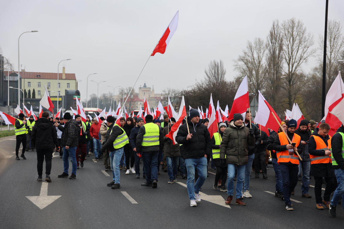Protest rolników 20 marca w Lublinie. Przeszli ulicami miasta pod LUW