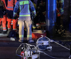  Makabra na Woli. Rozpędzonym audi huknęli w słup. 13-letniego chłopca trzeba było wycinać z wraku