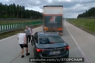 Szeryf z Toyoty zatrzymał na autostradzie A4 dwa TIR-y. Kiedy doszło do konfrontacji, nie był już taki cwany
