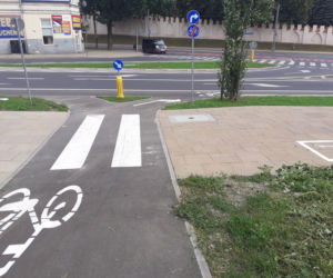 Rowerzyści mają zastrzeżenia do barierek i nachyleń na drodze między bernardyńską a Wesołą