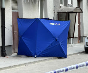 Kobieta wypadła z szóstego piętra. Zginęła na miejscu