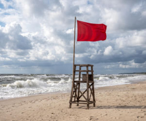Sinice Dziwnów. Czy w Dziwnowie można się kąpać 28.07? Flaga, warunki pogodowe