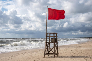 Sinice Dziwnów. Czy w Dziwnowie można się kąpać 28.07? Flaga, warunki pogodowe