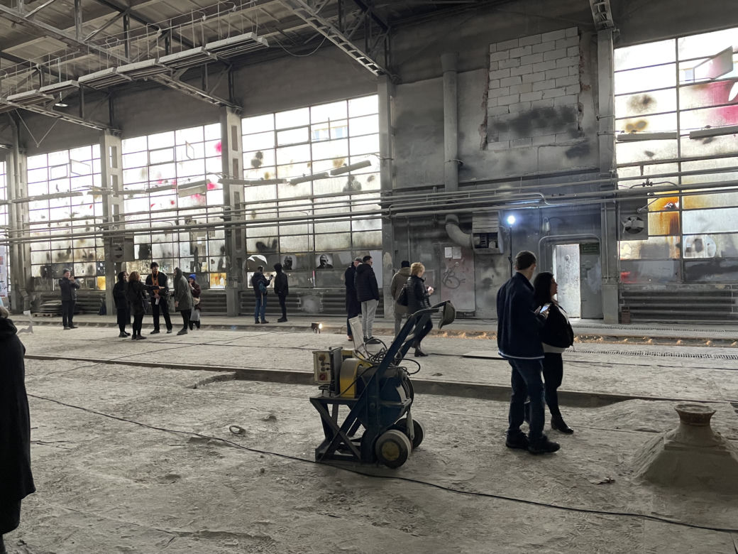 Happening artystyczny w dawnej lakierni Newagu