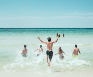 Najbardziej wkurzające zachowania na plaży. To robią Polacy na wakacjach!