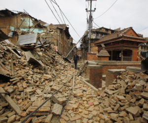 Ziemia pochłonęła Nepal