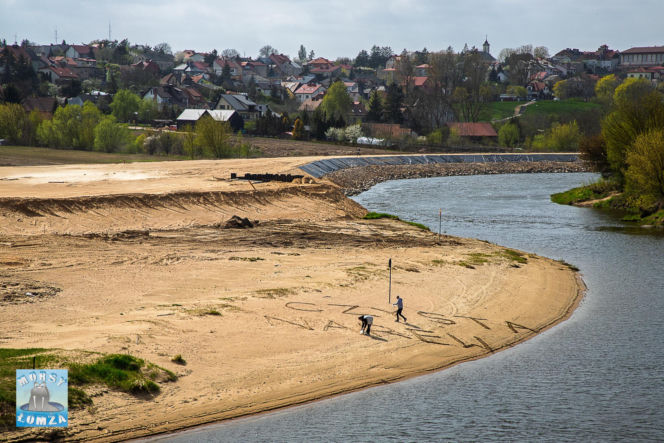 Ponad 2 tony śmieci wyzbierane z brzegów Narwi! Operacja Czysta Rzeka w Łomży za nami