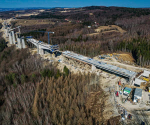 Najwyższa estakada w Polsce powstaje na S19 Babica Jawornik. Na plac budowy prowadzą serpentyny
