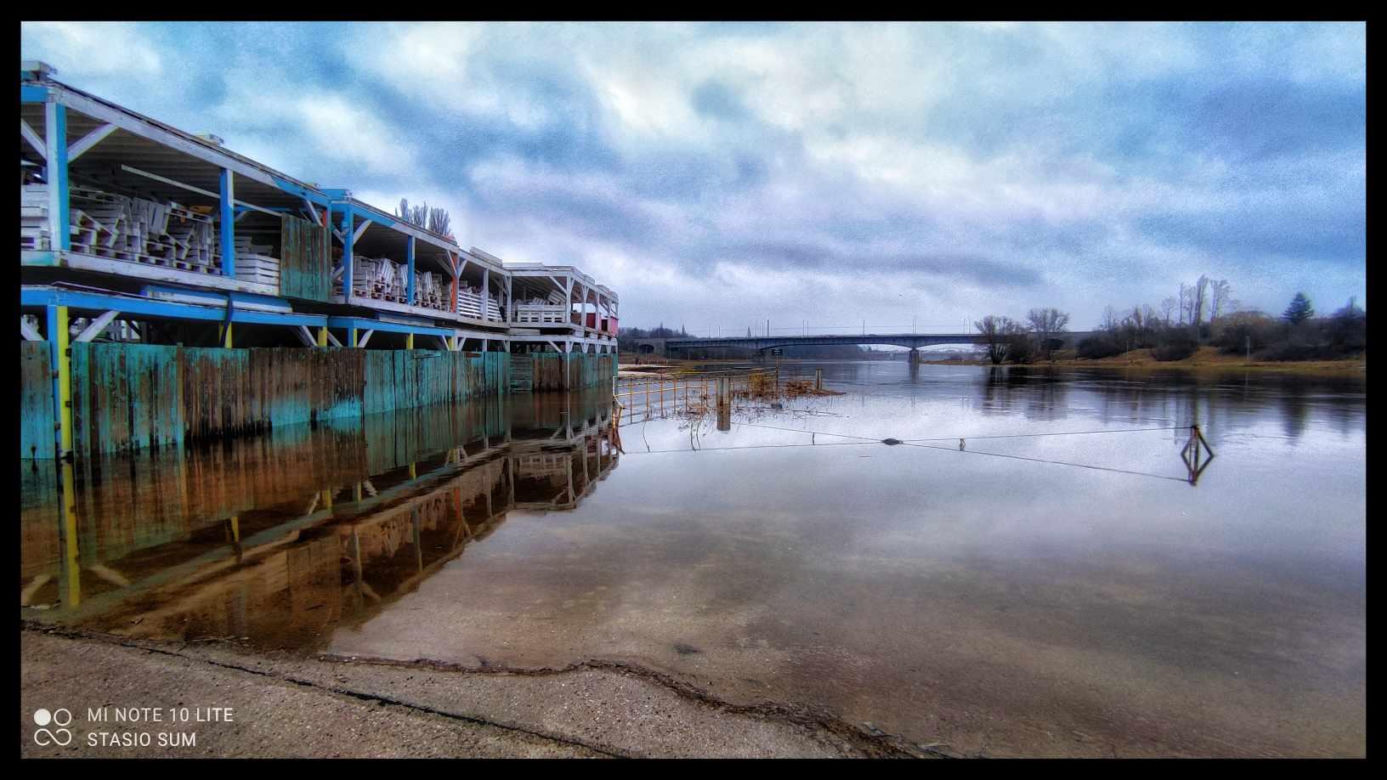 Poznań: wysoki poziom wody w Warcie