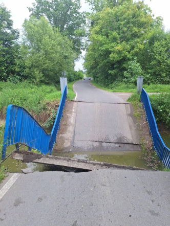 Przerażające sceny pod Skoczowem. Konstrukcja mostu nagle runęła do rzeki