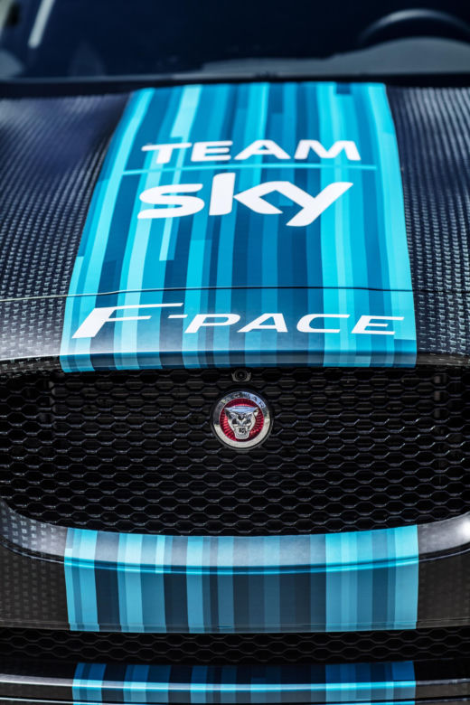 Jaguar F-Pace na Tour de France