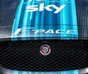Jaguar F-Pace na Tour de France