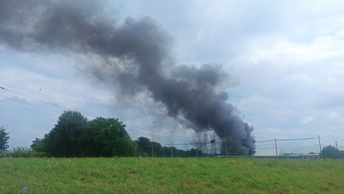 Kłęby czarnego dymu nad Lublinem! Płonie hala magazynowa przy ul. Metalurgicznej