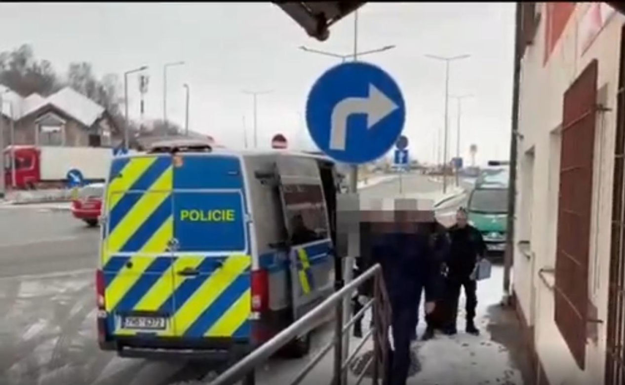 Zadał kilkanaście ciosów i uciekł z Polski. Po 10 latach wpadł w Czechach!