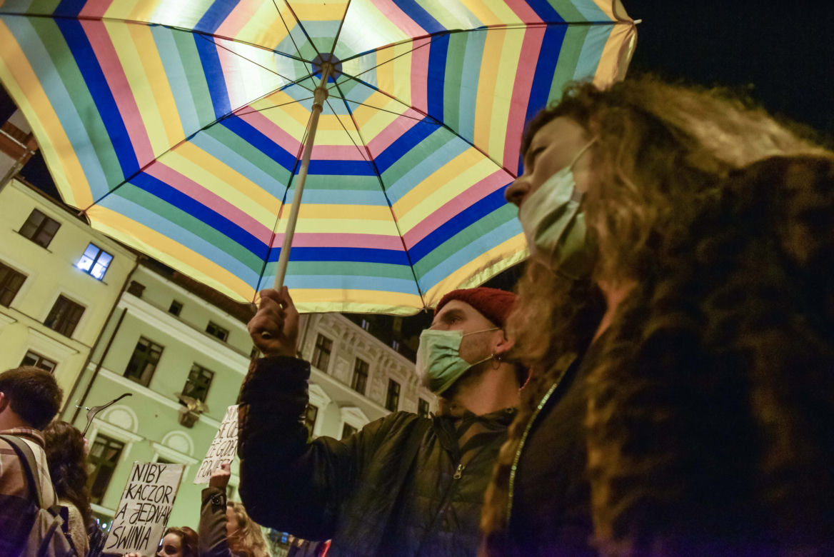 Strajk kobiet w Toruniu. Tańce, straż pod kościołem i wiele więcej - środa (28.10.2020)