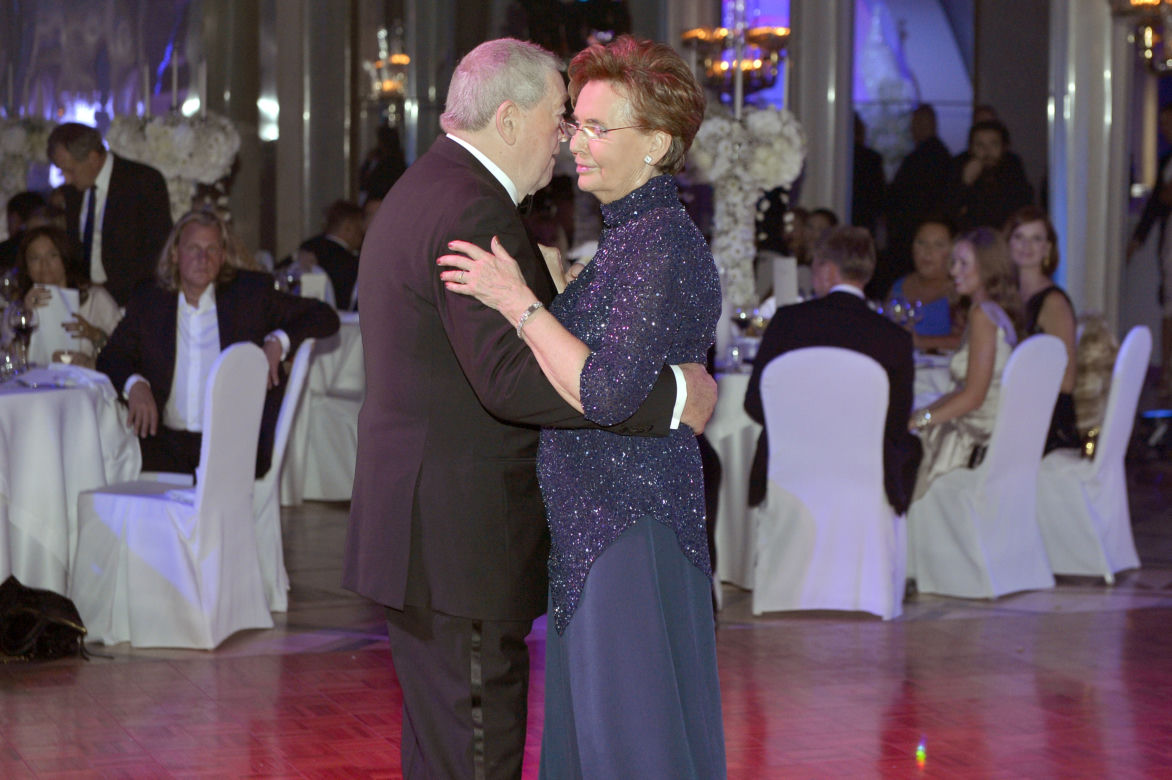 Bożena Walter w żałobnej czerni po śmierci męża. Tak wyglądali z Mariuszem Walterem