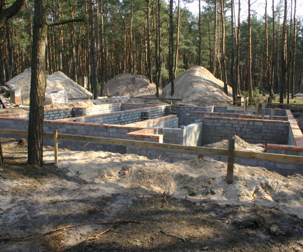 Jak zorganizować plac budowy na działce? Sprawdź, jak to dobrze zrobić