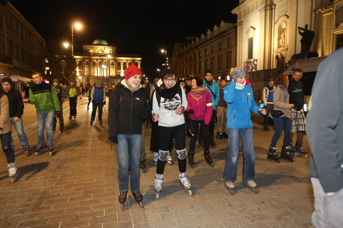 Nightskating. Warszawa na rolkach [Zdjęcia]