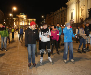 Nightskating. Warszawa na rolkach [Zdjęcia]